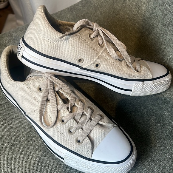 Converse All Star Women’s size 7 - Picture 4 of 7
